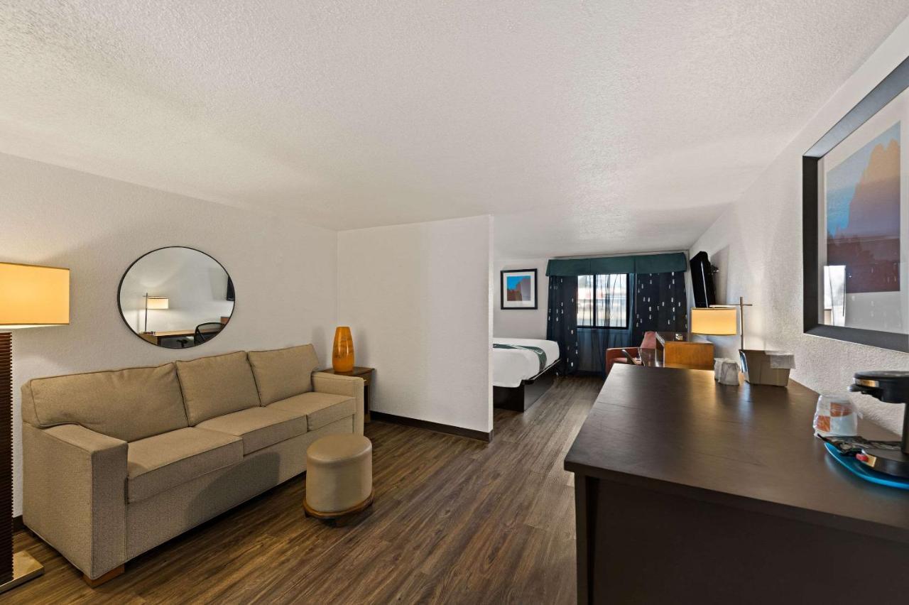 Quality Inn & Suites Near I-480 And I-29 Council Bluffs Εξωτερικό φωτογραφία