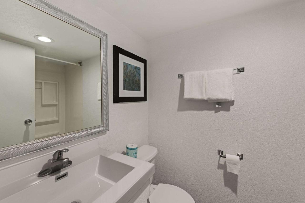 Quality Inn & Suites Near I-480 And I-29 Council Bluffs Εξωτερικό φωτογραφία