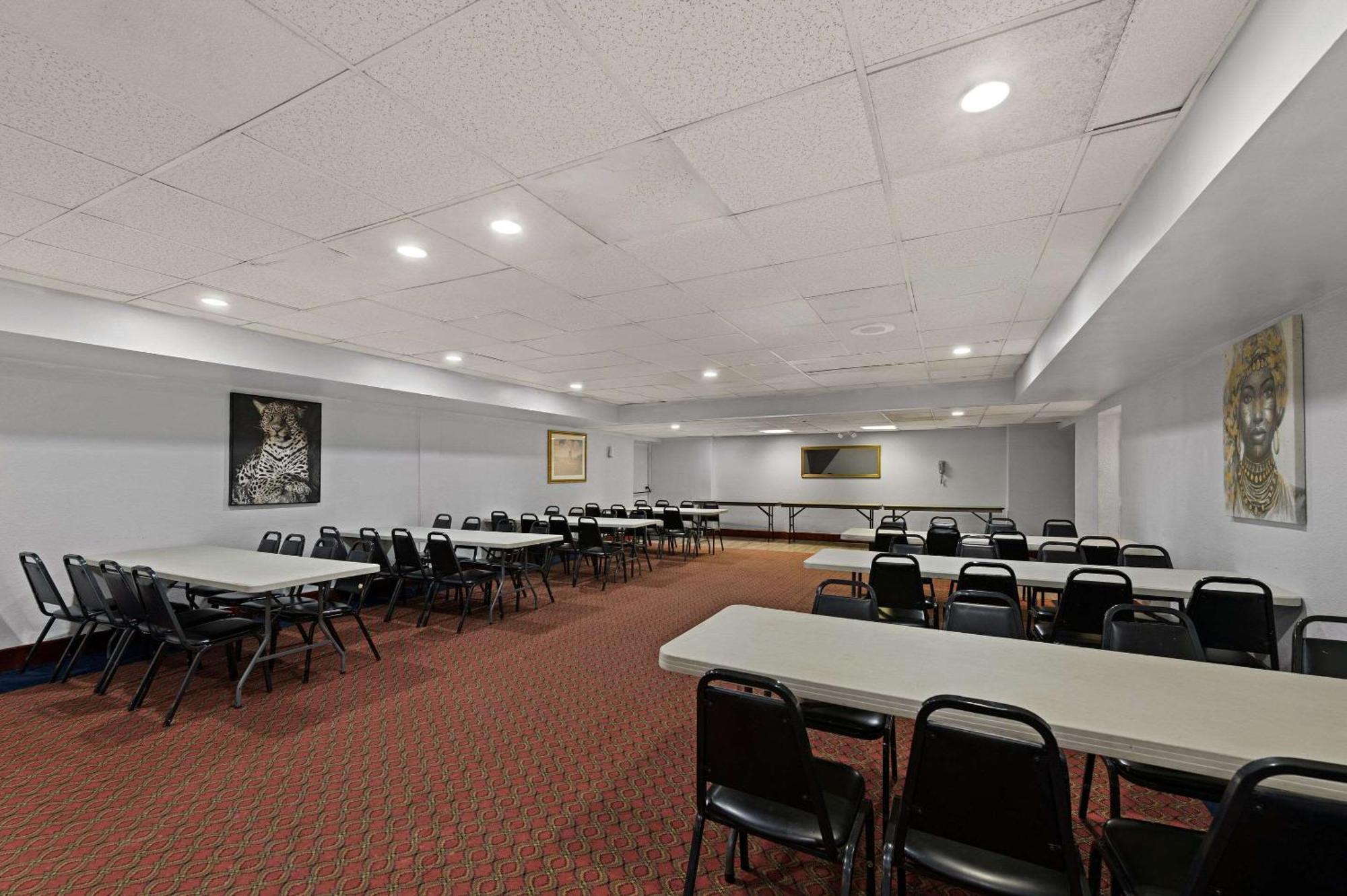 Quality Inn & Suites Near I-480 And I-29 Council Bluffs Εξωτερικό φωτογραφία