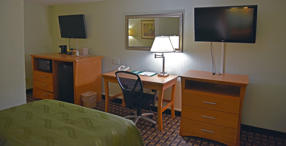 Quality Inn & Suites Near I-480 And I-29 Council Bluffs Εξωτερικό φωτογραφία