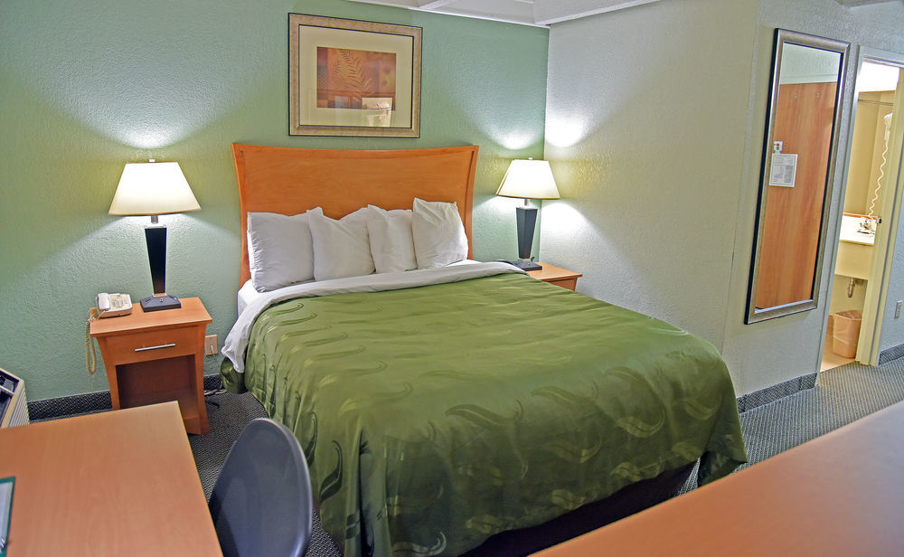 Quality Inn & Suites Near I-480 And I-29 Council Bluffs Εξωτερικό φωτογραφία
