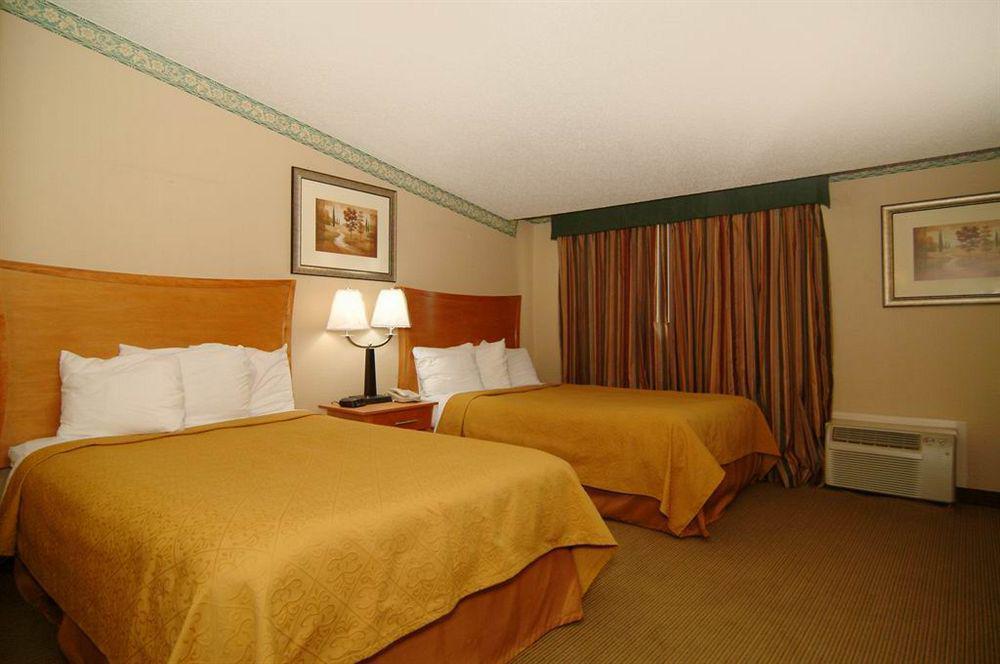 Quality Inn & Suites Near I-480 And I-29 Council Bluffs Εξωτερικό φωτογραφία